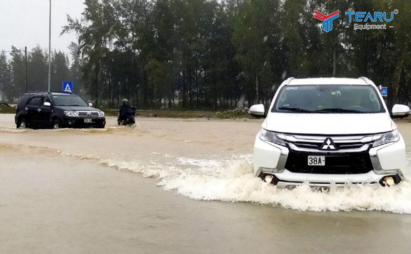Nên tham khảo một số rủi ro để đề phòng khi đi qua vùng ngập nước 