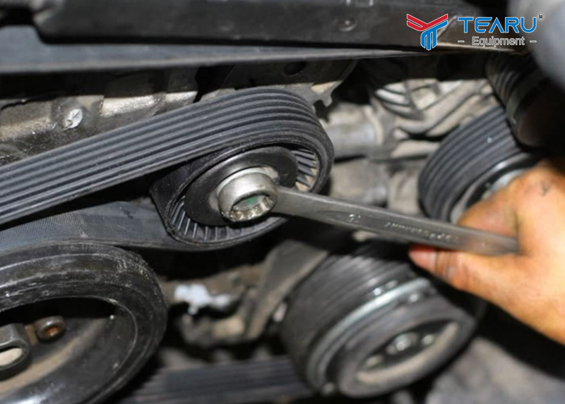 Kiểm tra quạt làm mát và dây curoa 