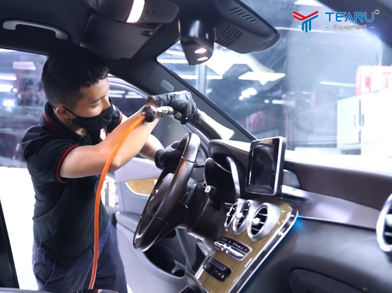 Những lưu ý khi vệ sinh taplo ô tô 