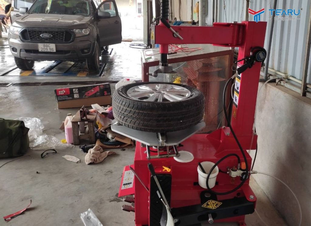 Trọn Bộ Thiết Bị Cần Có Mở Tiệm Rửa Xe Và Làm Lốp Chuyên Nghiệp 2 Mô hình rửa xe kết hợp làm lốp ô tô