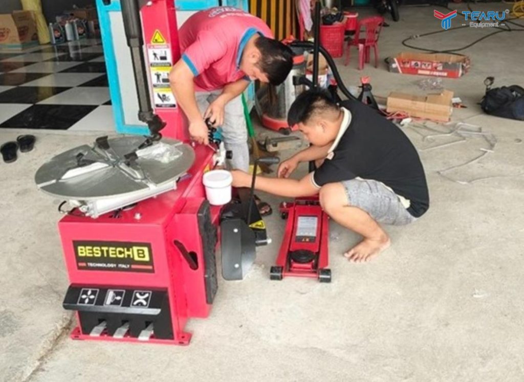 Máy Ra Vào Lốp Bị Kẹt Tay Gạt: Nguyên Nhân Và Cách Khắc Phục Nhanh