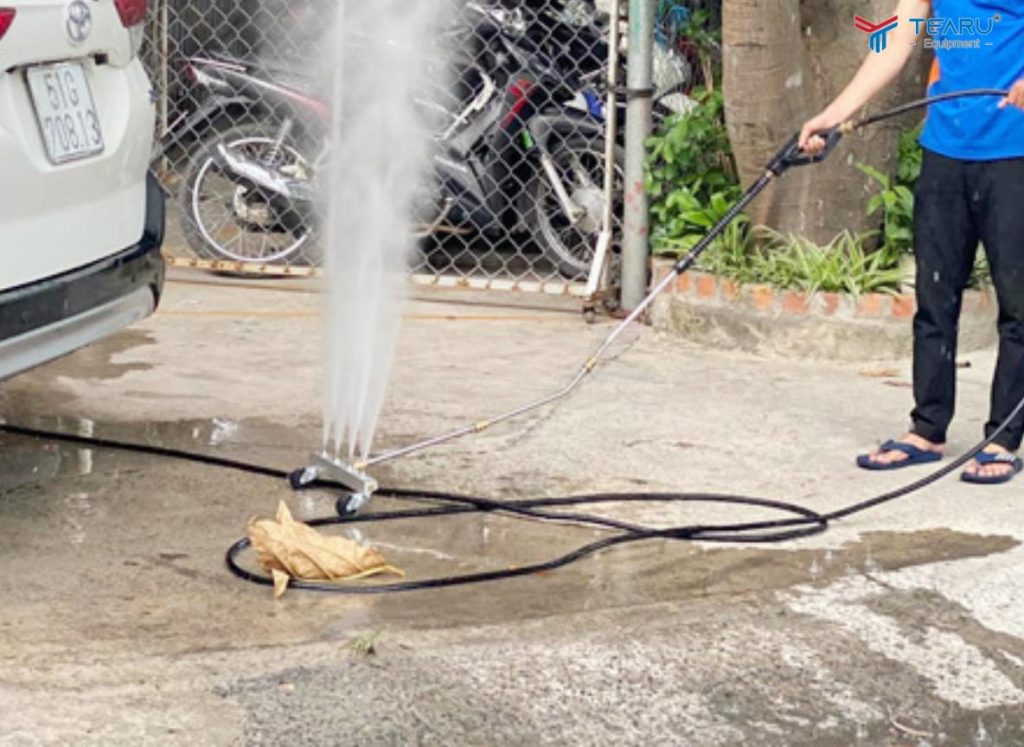 Bét xịt gầm xe giúp tiết kiệm thời gian khi rửa xe