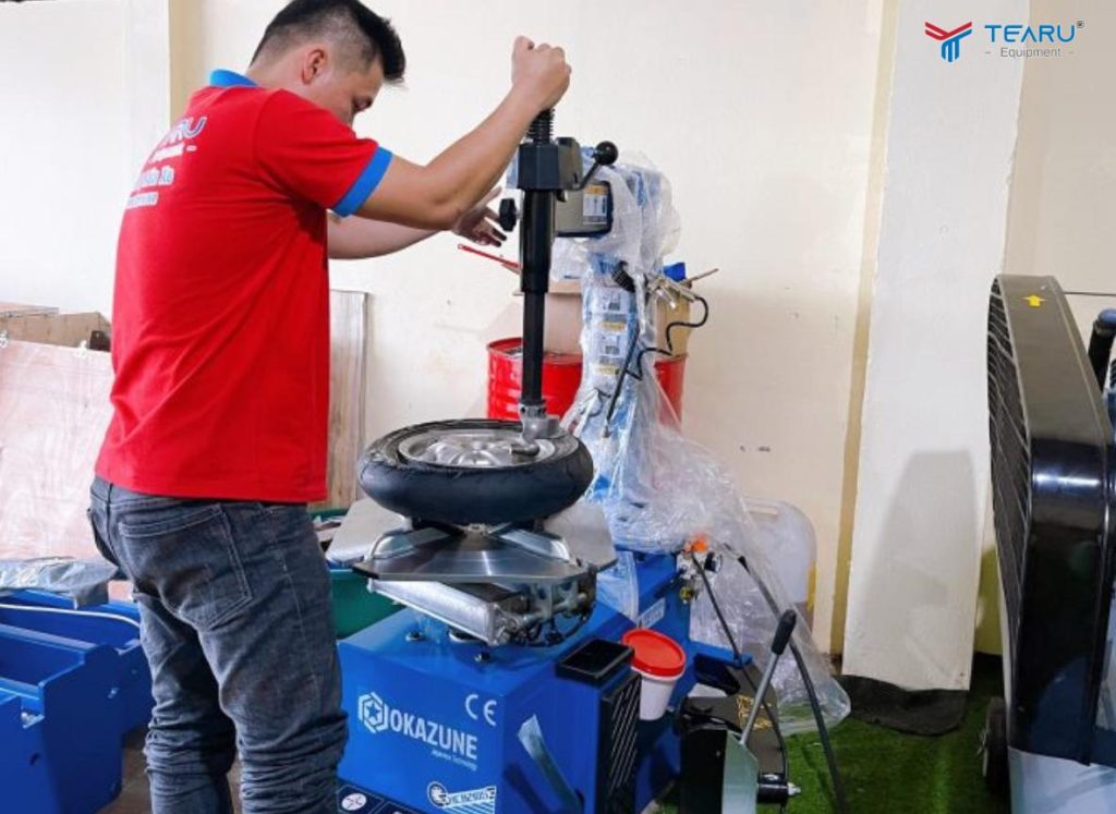 Mua Máy Ra Vào Lốp ở công ty Tearu, tư vấn lắp đặt, bảo hành tận tình