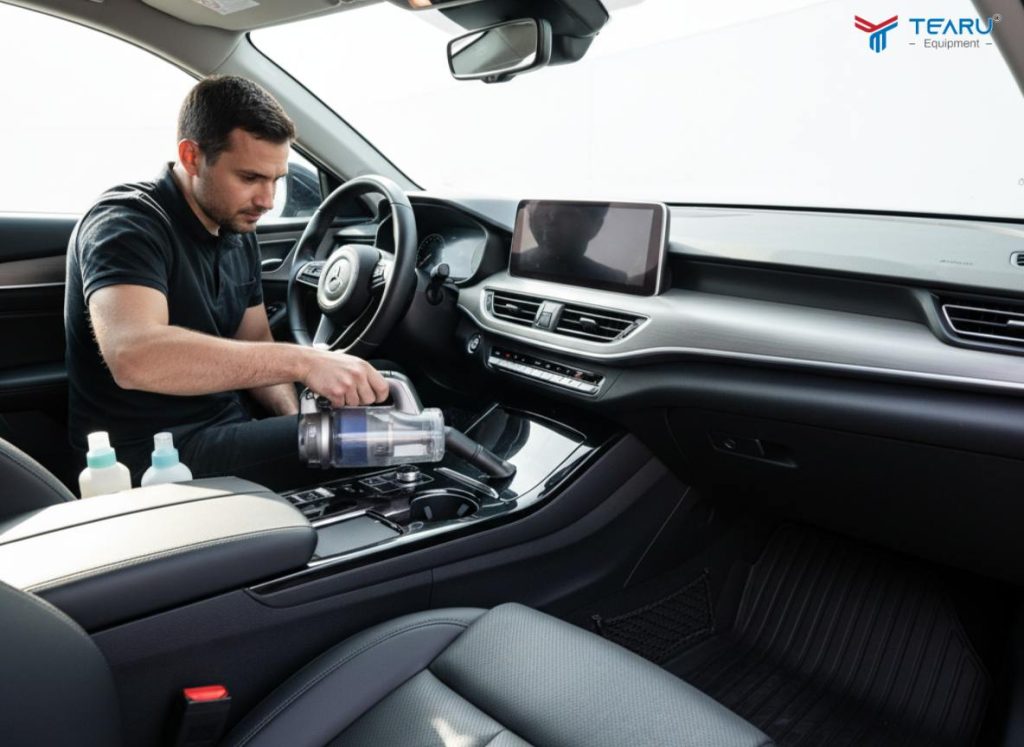 Chăm Sóc Nội Thất Xe Ô Tô tại nhà giúp tiết kiệm chi phí hơn khi mang ra Salon