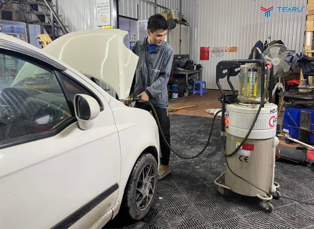 Máy hút nhớt giúp Tiết kiệm thời gian, tăng năng suất làm việc cho thợ.