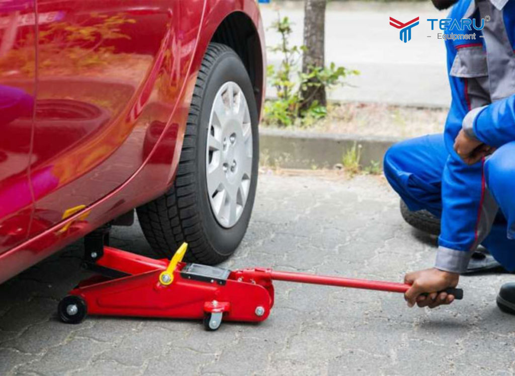 Kích Cá Sấu Nâng Ô Tô: Loại Nào Phù Hợp Cho Gara Nhỏ? 2 KÍch cá sấu trợ lực tay là dòng phổ biến nhất, hoạt động bằng kích bơm tay, giá rẻ, dễ dùng.