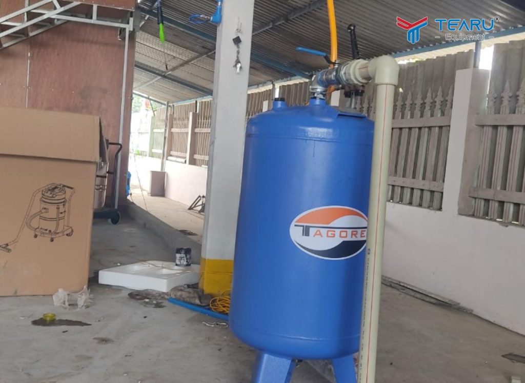 Hướng Dẫn Bảo Dưỡng Bình Chứa Dầu Cầu Nâng 1 Trụ Định Kỳ 3 Những sai lầm khi bảo dưỡng bình chứa dầu làm tuổi thọ cầu nâng giảm nhanh và tiềm ẩn nguy cơ mất an toàn khi nâng xe.