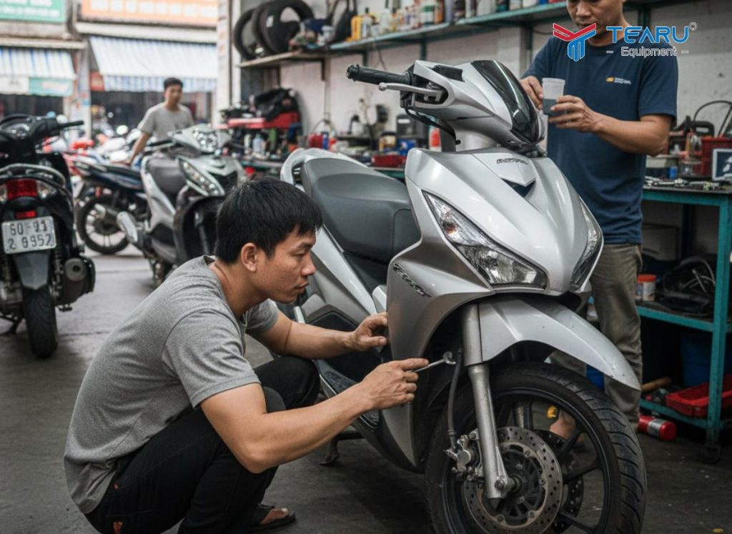 7 Sai Lầm Khi Bảo Dưỡng Xe Máy Khiến Xe Nhanh Xuống Cấp 3 Cần kiểm tra và bảo dưỡng hệ thống phanh định kỳ