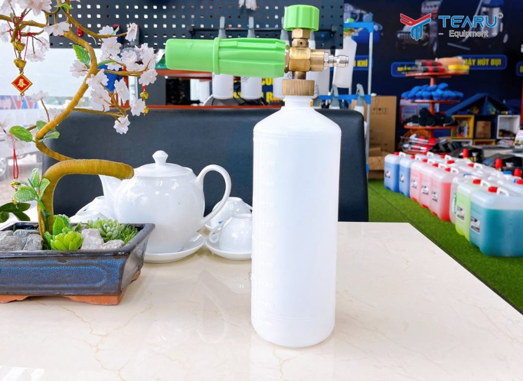 Bình bọt tuyết cầm tay Cấu tạo đơn giản giúp người dùng dễ vệ sinh và thay thế linh kiện khi cần.