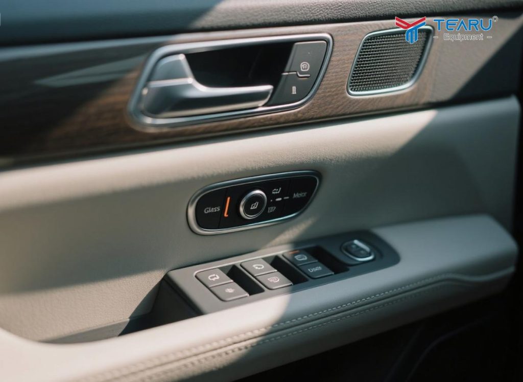 Các nút điều khiển có trên cửa xe