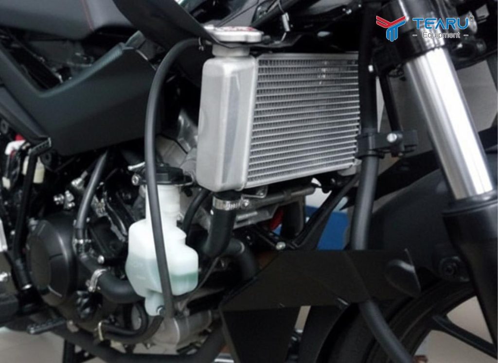 Két Nước Xe Máy Bị Rỉ Nước: Nguyên Nhân, Cách Xử Lý Và Vệ Sinh An Toàn 4 Việc vệ sinh định kỳ giúp loại bỏ cặn bẩn, gỉ sét và kéo dài tuổi thọ của két nước