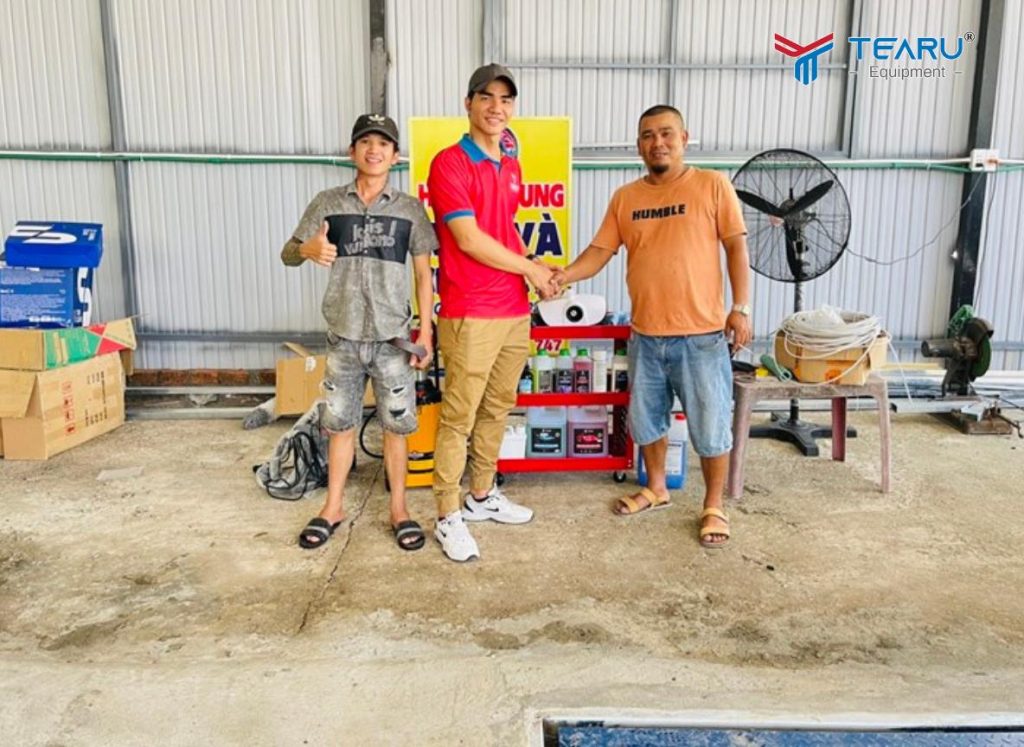Mở Tiệm Rửa Xe Cần Có Những Dịch Vụ Gì? Gợi Ý Hạng Mục Sinh Lời Cao 5 Công ty Tearu Equipment là đơn vị uy tín hàng đầu trong lĩnh vực cung cấp thiết bị – dụng cụ – hóa chất – lắp đặt trọn gói tiệm rửa xe chuyên nghiệp.