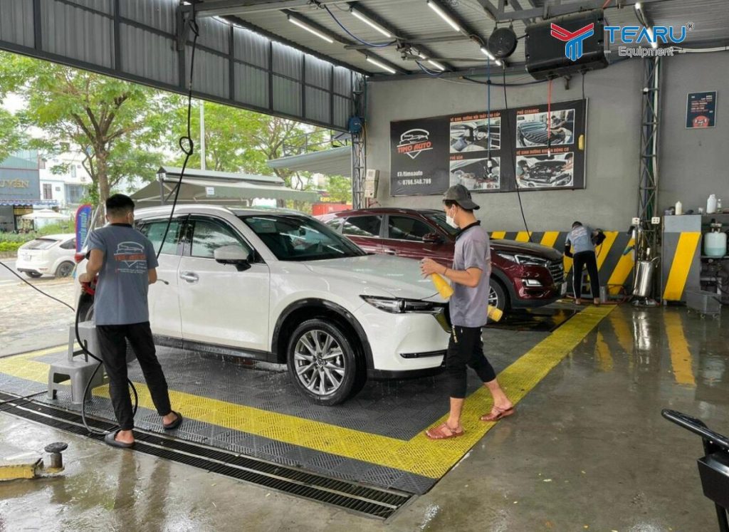 Mở Tiệm Rửa Xe Cần Có Những Dịch Vụ Gì? Gợi Ý Hạng Mục Sinh Lời Cao 2 Rửa xe máy, rửa ô tô là những hạng mục nhất định phải có