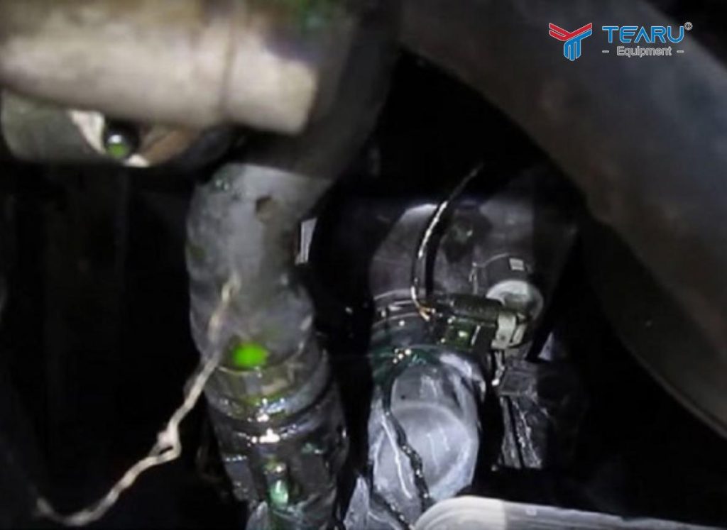 Két Nước Xe Máy Bị Rỉ Nước: Nguyên Nhân, Cách Xử Lý Và Vệ Sinh An Toàn 1 Két Nước Xe Máy Bị Rỉ Nước: Nguyên Nhân, Cách Xử Lý Và Vệ Sinh An Toàn