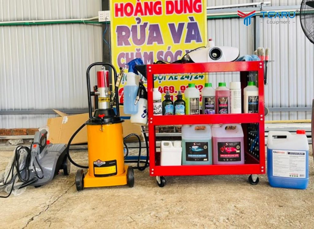 Mở Tiệm Rửa Xe Cần Có Những Dịch Vụ Gì? Gợi Ý Hạng Mục Sinh Lời Cao 4 Đầu tư đúng thiết bị, dụng cụ, dung dịch chuyên dụng