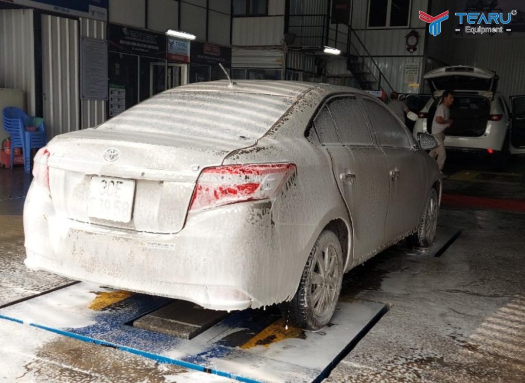 Những Sai Lầm Khi Rửa Xe Không Chạm Làm Giảm Tuổi Thọ Sơn Xe 1 Những Sai Lầm Khi Rửa Xe Không Chạm Làm Giảm Tuổi Thọ Sơn Xe