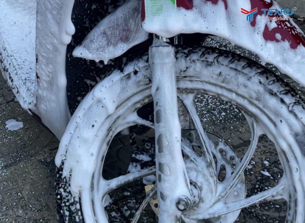 Nước Rửa Xe Không Chạm Có Hại Không Nếu Dùng Thường Xuyên? 2 Nước rửa xe không chạm không có hại nếu sử dụng đúng dung dịch chính hãng và sử dụng pha dúng liều lượng