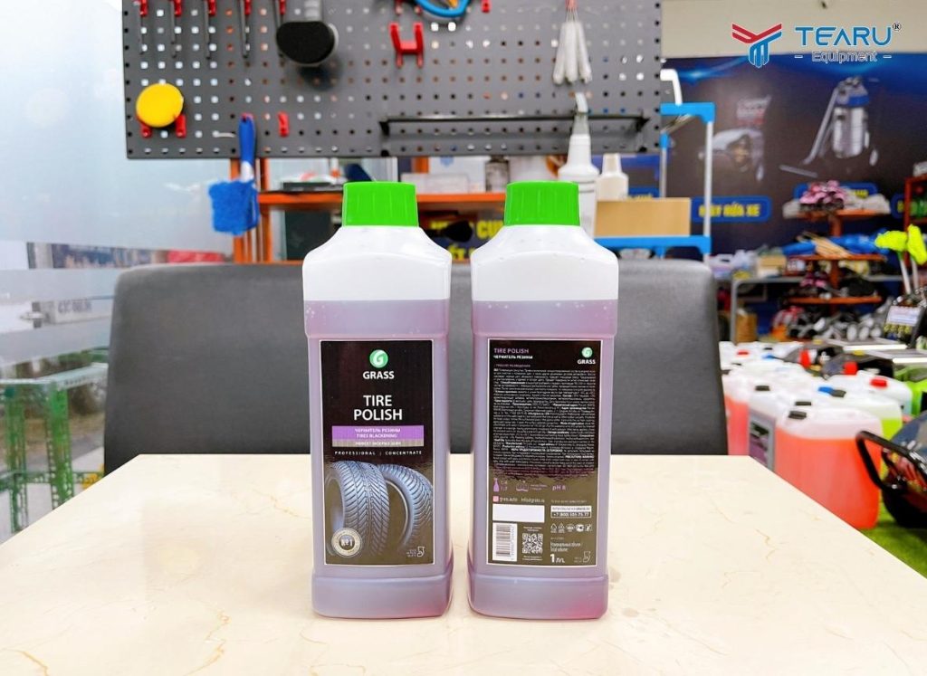 5 Lợi Ích Nổi Bật Của Dung Dịch Dưỡng Bóng Lốp Mà Chủ Xe Không Nên Bỏ Qua 4 Dung dịch dưỡng bóng lốp Tire Polish Thẩm thấu nhanh, không bết dính