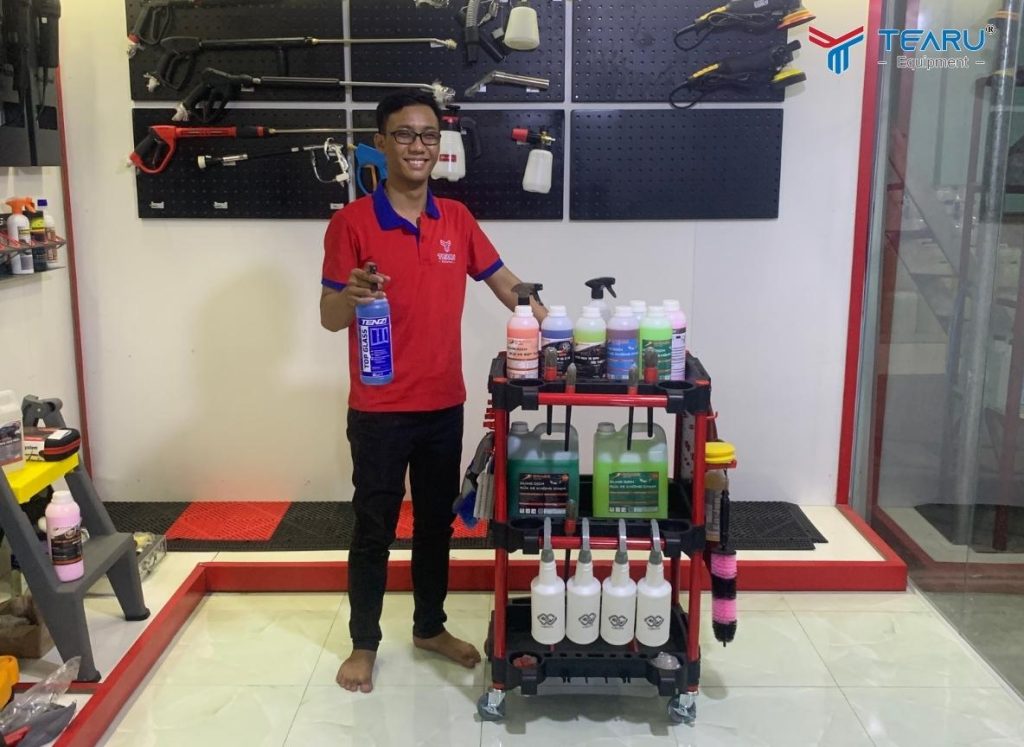 Bình Xịt Dung Dịch Cầm Tay Giá Rẻ – Giải Pháp Tiết Kiệm Cho Rửa Xe & Vệ Sinh 4 Công ty Tearu là địa chỉ được nhiều người tin tưởng khi cần mua bình xịt dung dịch rửa và chăm sóc xe chính hãng.