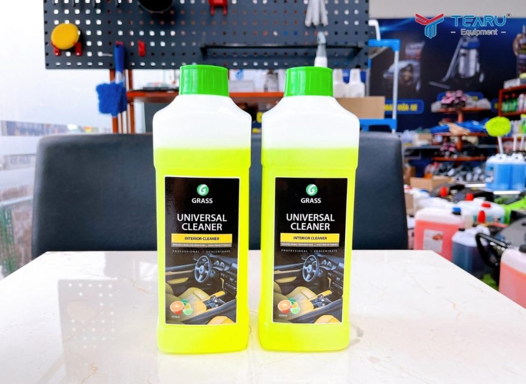 Top 10 Dung Dịch Rửa Xe Tốt Nhất Hiện Nay Được Nhiều Tiệm Tin Dùng 8 Dung dịch vệ sinh nội thất Universal Cleaner là Sản phẩm chăm sóc xe hơi này thích hợp để làm sạch da, nhựa và vải nỉ