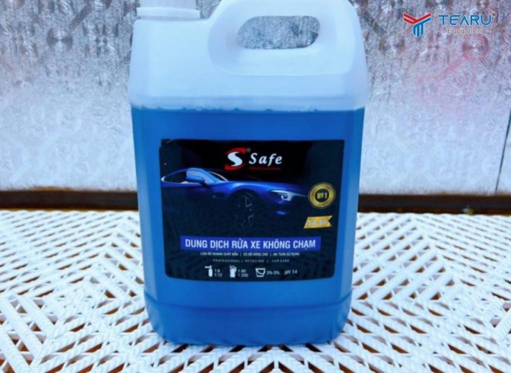 Top 10 Dung Dịch Rửa Xe Tốt Nhất Hiện Nay Được Nhiều Tiệm Tin Dùng 5 Dung dịch rửa xe không chạm Safe có Tính kiềm nhẹ, không gây ăn mòn sơn xe, giúp bảo vệ nước sơn.