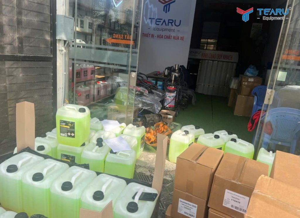 Dung Dịch Vệ Sinh Nội Thất Ô Tô Đa Năng Có Thật Sự Hiệu Quả? 5 Công ty Tearu là đơn vị cung cấp dung dịch vệ sinh nội thất Univer cleaner chính hãng nhập khẩu từ Nga