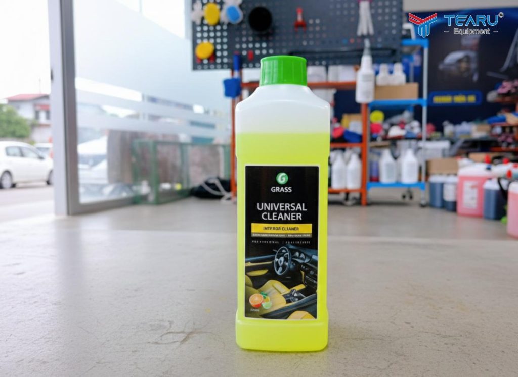Dung Dịch Vệ Sinh Nội Thất Ô Tô Đa Năng Có Thật Sự Hiệu Quả? 4 Khi dùng Universal cleaner Đảm bảo bề mặt khô ráo, sạch sẽ và không để lại dư lượng dung dịch.
