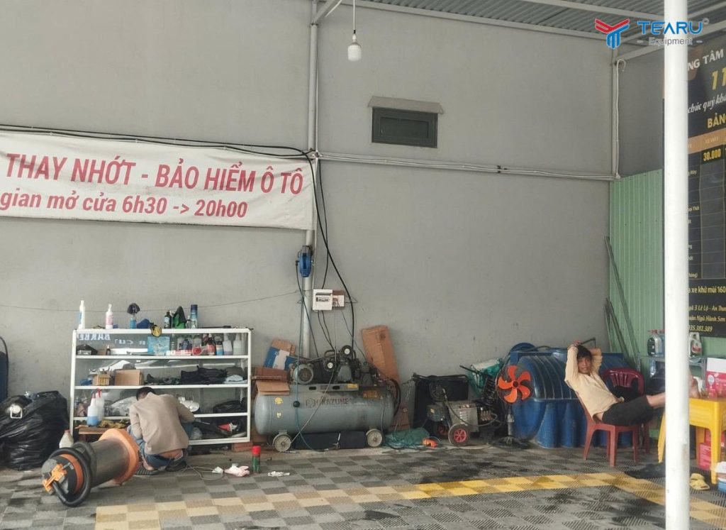 Cảnh Báo Nguy Hiểm Từ Máy Nén Khí Kém Chất Lượng Trong Gara, Xưởng Sửa Xe 3 Sử dụng máy nén khí có hệ thống tách nước và tách dầu hiệu quả