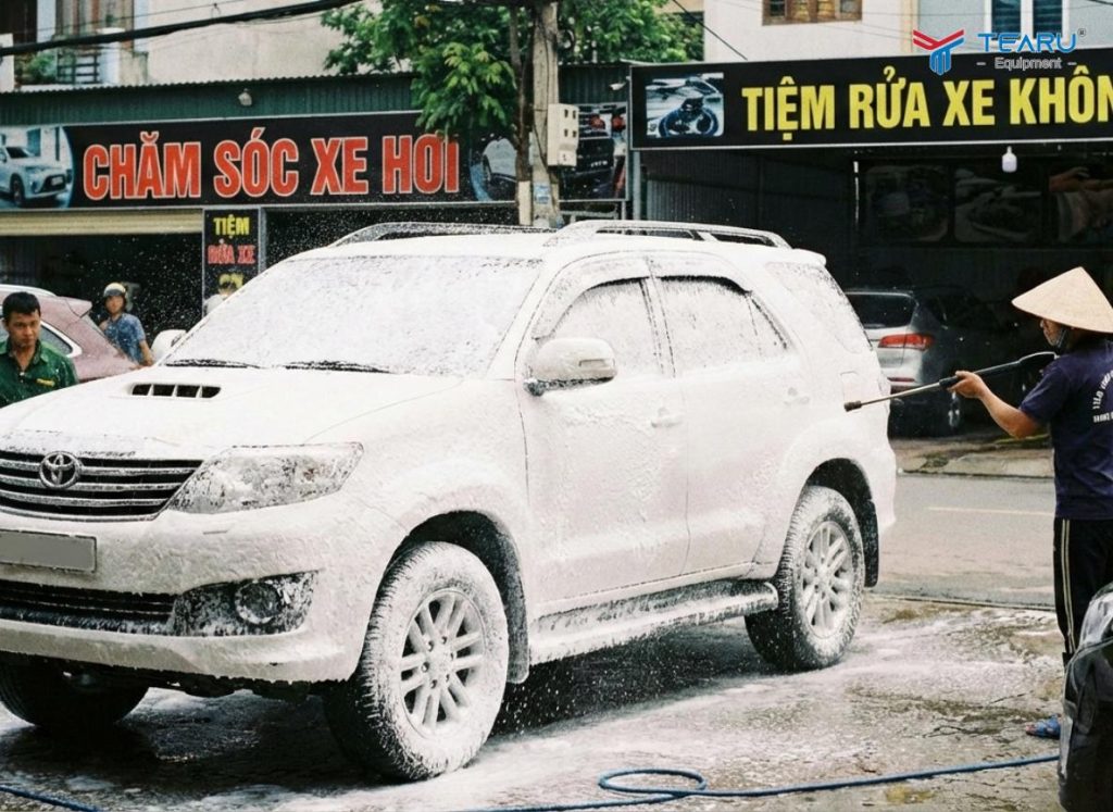 Kinh Nghiệm Chọn Nước Rửa Xe Không Chạm Giúp Sơn Xe Bóng Đẹp, Ít Bám Bụi 5 Rửa xe không chạm giúp tiết kiệm thời gian và nhân công