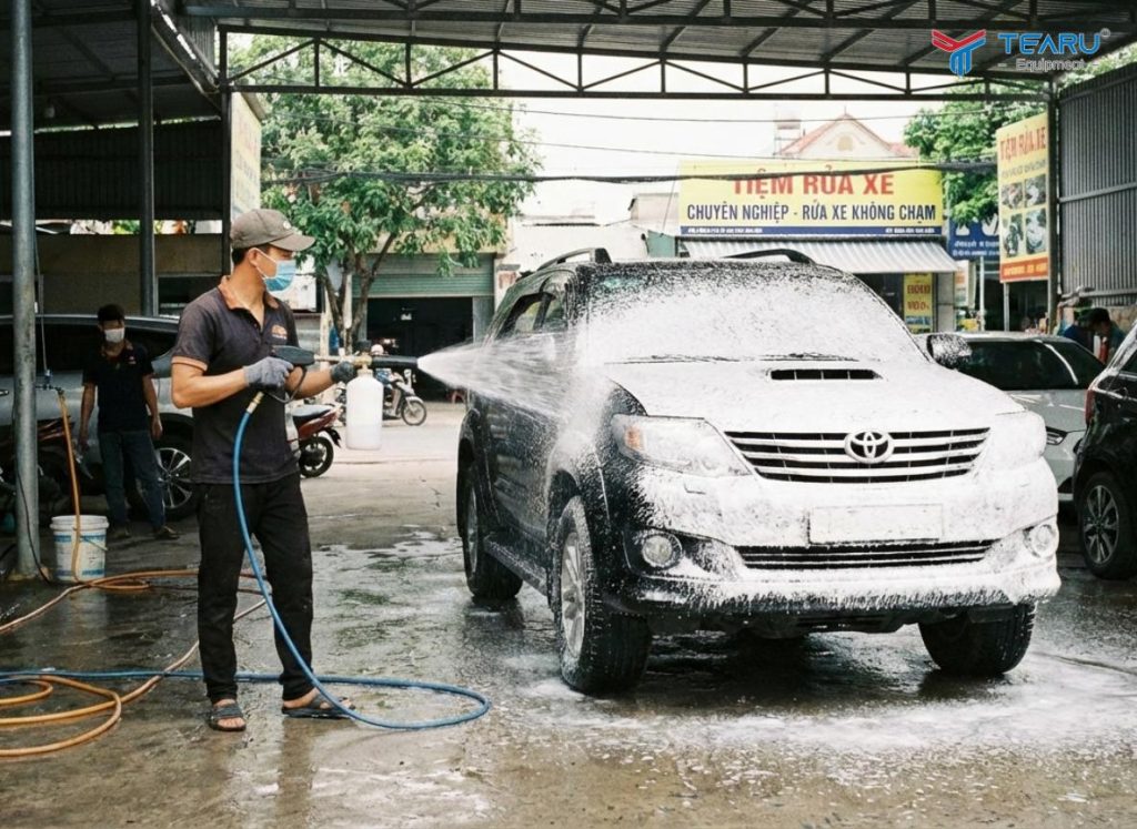 Kinh Nghiệm Chọn Nước Rửa Xe Không Chạm Giúp Sơn Xe Bóng Đẹp, Ít Bám Bụi 1 Kinh Nghiệm Chọn Nước Rửa Xe Không Chạm Giúp Sơn Xe Bóng Đẹp, Ít Bám Bụi