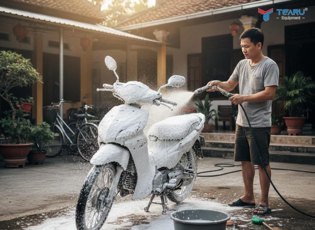 Cách Chọn Dung Dịch Rửa Xe Máy Tại Nhà Tiết Kiệm Mà Vẫn Sạch Bóng 1 Cách Chọn Dung Dịch Rửa Xe Máy Tại Nhà Tiết Kiệm Mà Vẫn Sạch Bóng