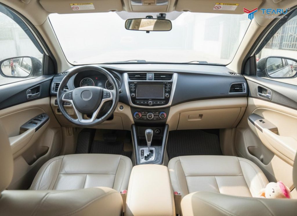 Sai Lầm Khi Vệ Sinh Nội Thất Ô Tô Mà Nhiều Tài Xế Việt Đang Mắc Phải 5 Sau khi vệ sinh cần sử dụng dung dịch dưỡng nội thất chuyên dụng để tăng tuổi thọ nội thất