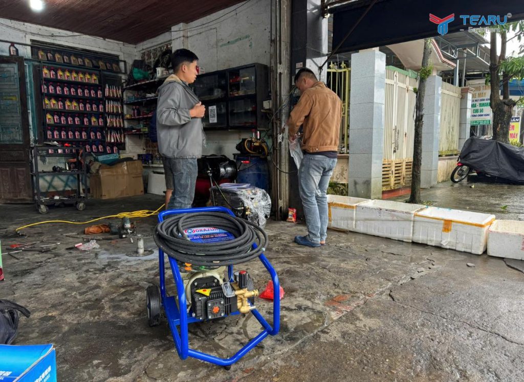 Tiệm Rửa Xe Dịp Tết Nên Đầu Tư Thêm Thiết Bị Gì Để Tăng Năng Suất? 2 Máy rửa xe cao áp Okazune với áp lực nước mạnh mẽ rửa sạch nhanh các viết bẩn tiết kiệm thời gian rửa