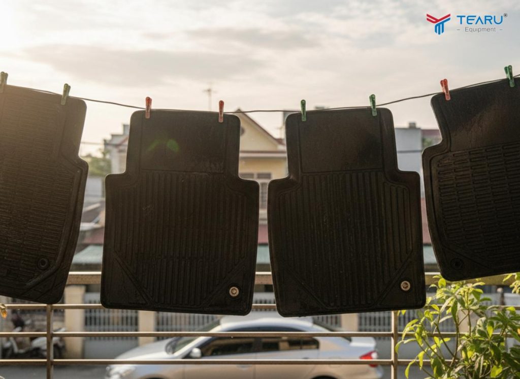Giặt Thảm Ô Tô Trước Tết Tại Nhà: Cách Làm Sạch Nhanh, Khô Nhanh, Không Mùi 3 Sau khi giặt cần phơi thảm ngoài không gian thoáng để bớt mùi
