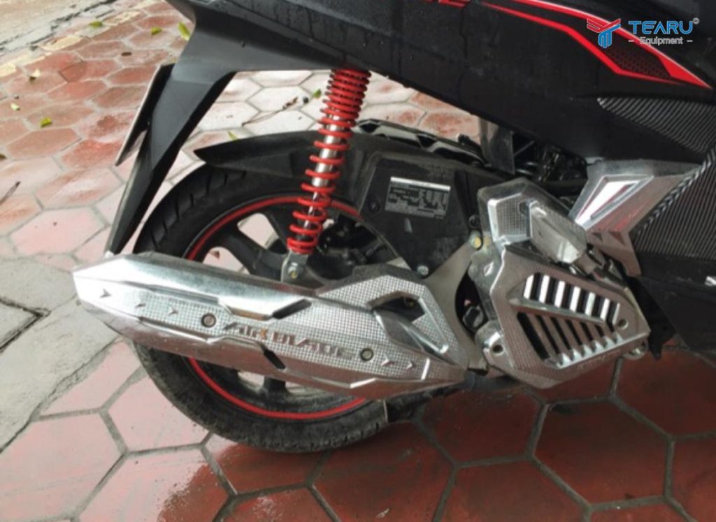 Những Sai Lầm Thường Gặp Khi Ốp Inox Trên Xe Máy Khiến Xe Nhanh Xuống Cấp 2 Ốp inox quá nhiều ở những vị trí không cần thiết