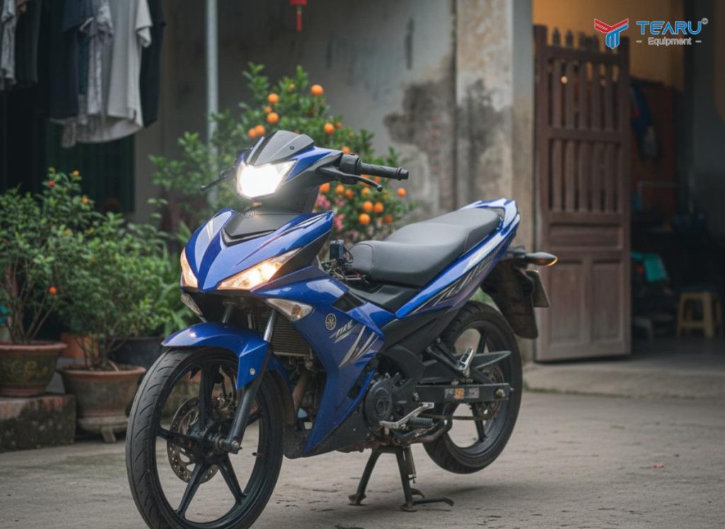 Những Bộ Phận Cần Kiểm Tra Trên Xe Máy Khi Đi Đường Dài Dịp Tết? 3 Đảm bảo hệ thống đèn hoạt động tốt khi đi đường xa vào sáng sớm hoặc chiều tối