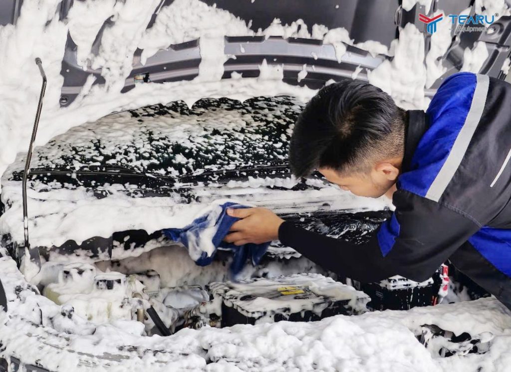 Những Sai Lầm Thường Gặp Khi Vệ Sinh Khoang Máy Xe Điện Khiến Xe Nhanh Hỏng 1 Những Sai Lầm Thường Gặp Khi Vệ Sinh Khoang Máy Xe Điện Khiến Xe Nhanh Hỏng