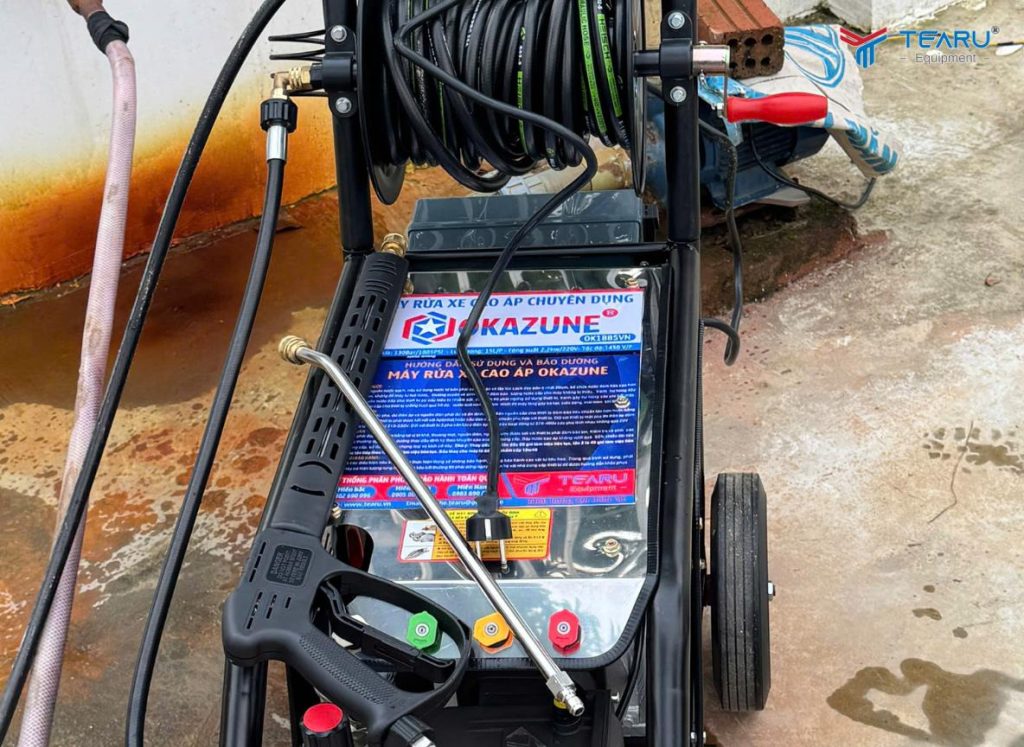 Có Nên Đầu Tư Máy Rửa Xe Cao Áp Cho Tiệm Rửa Xe Không? 4 Máy rửa xe cao áp okazune với chất lượng bền bỉ và áp lực nước xịt mạnh được các trạm rửa xe lớn nhỏ chọn dùng