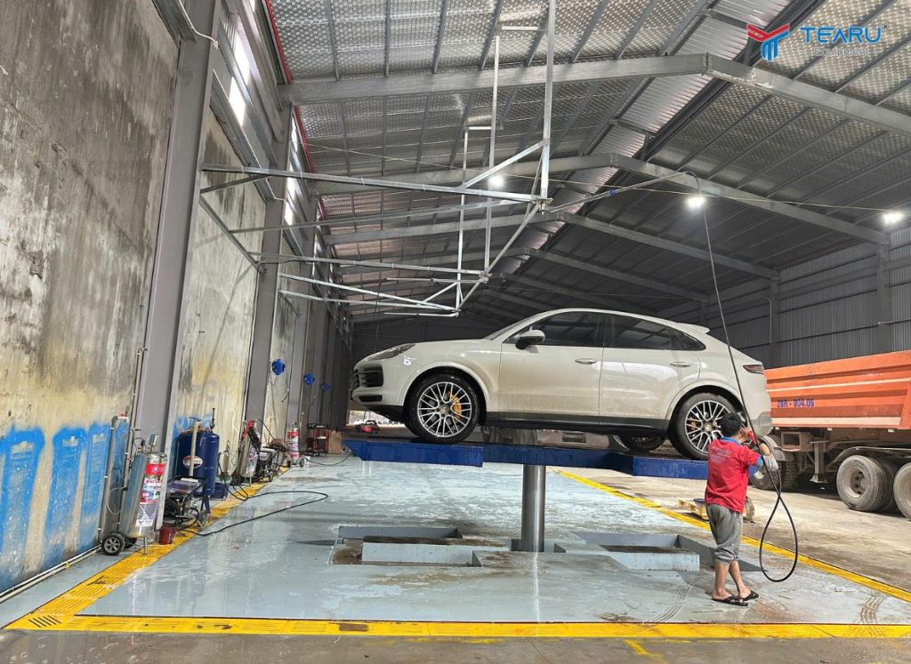 So Sánh Cầu Nâng Bê Tông Và Cầu Nâng 1 Trụ: Nên Chọn Loại Nào? 3 Cầu nâng 1 trụ nâng hạ nhẹ nhàng linh hoạt, độ thẩm mỹ cao