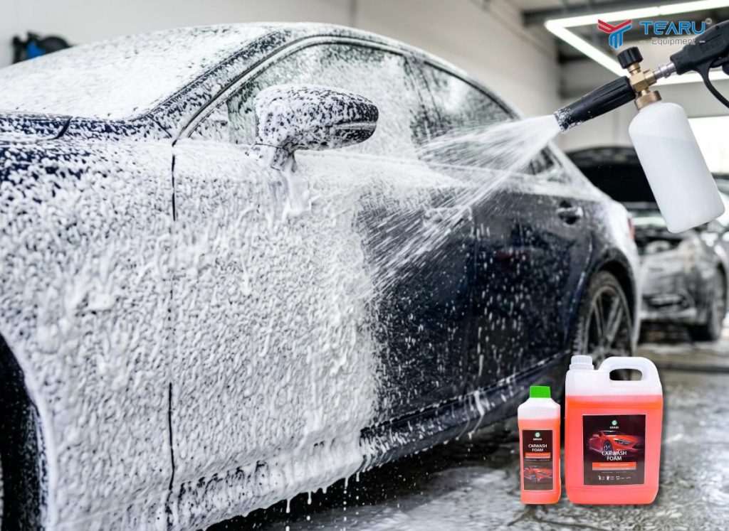 Có Nên Rửa Xe Bằng Xà Phòng Hay Nước Rửa Chén Không? Sự Thật Nhiều Người Chưa Biết 3 Nước rửa xe Carwash Foam được nhiều tiềm rửa xe lớn nhỏ lựa chọn vì độ dày của bọt, tiết kiệm, sạch nhanh và tạo độ bóng sau khi rửa.