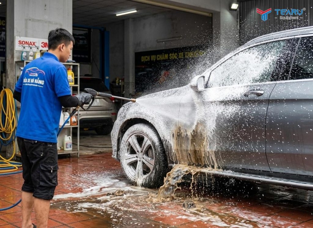 Cách Hạn Chế Trầy Xước Khi Rửa Xe Tại Nhà Giúp Giữ Sơn Xe Bền Lâu 2 Cần xịt nước làm xịt bay bùn đất trước khi rửa