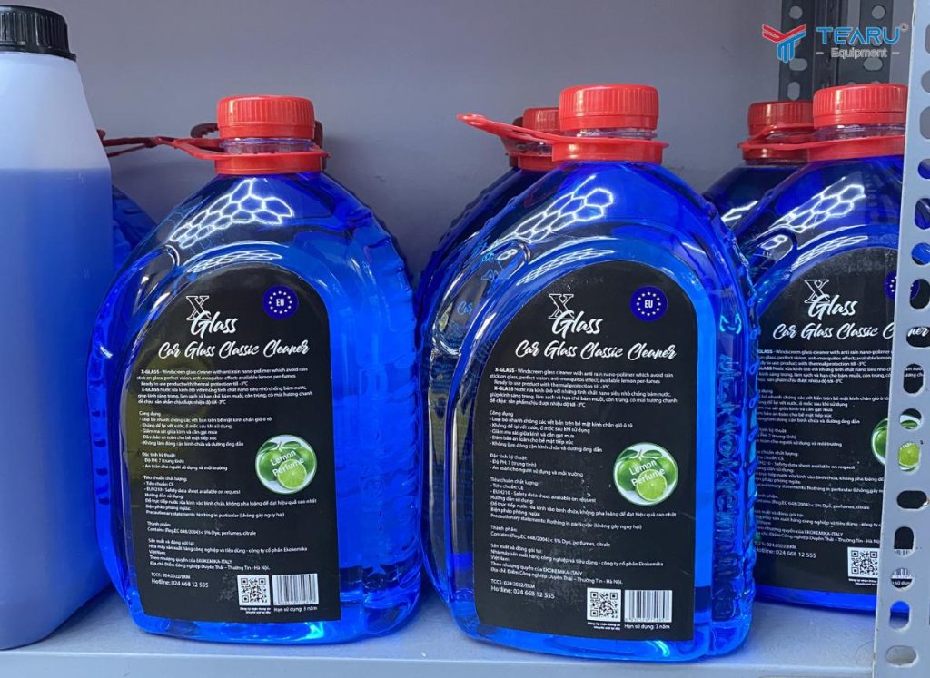 Mẹo Làm Sạch Kính Xe Không Bị Mờ Sau Khi Rửa 3 dung dịch rửa kính chuyên dụng Glass được phân phối tại công ty Tearu.