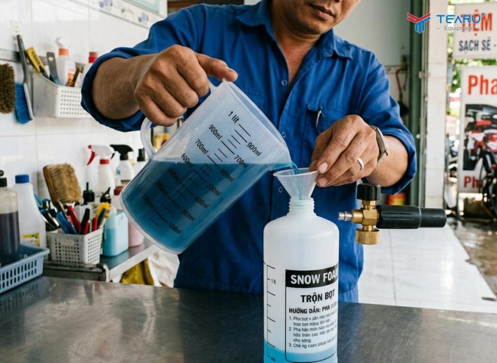 Cách Làm Bọt Tuyết Rửa Xe Dày Và Bám Lâu Hơn 2 Pha dung dịch đúng tỉ lệ giúp bọt được đặc, dày, mịn