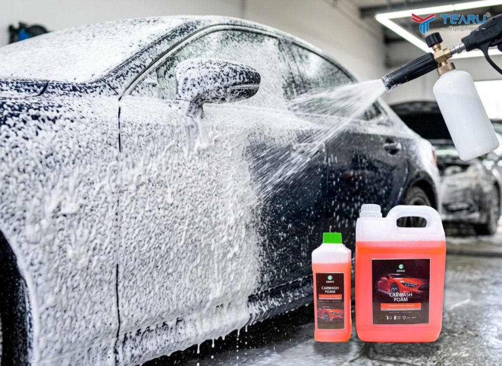 Các Loại Dung Dịch Thường Dùng Trong Tiệm Rửa Xe Hiện Nay 3 Dung dịch rửa xe bọt tuyết carwash foam với khả năng tạo bọt dày, mịn làm mềm vết bẩn giúp quá trình rửa xe dễ dàng hơn