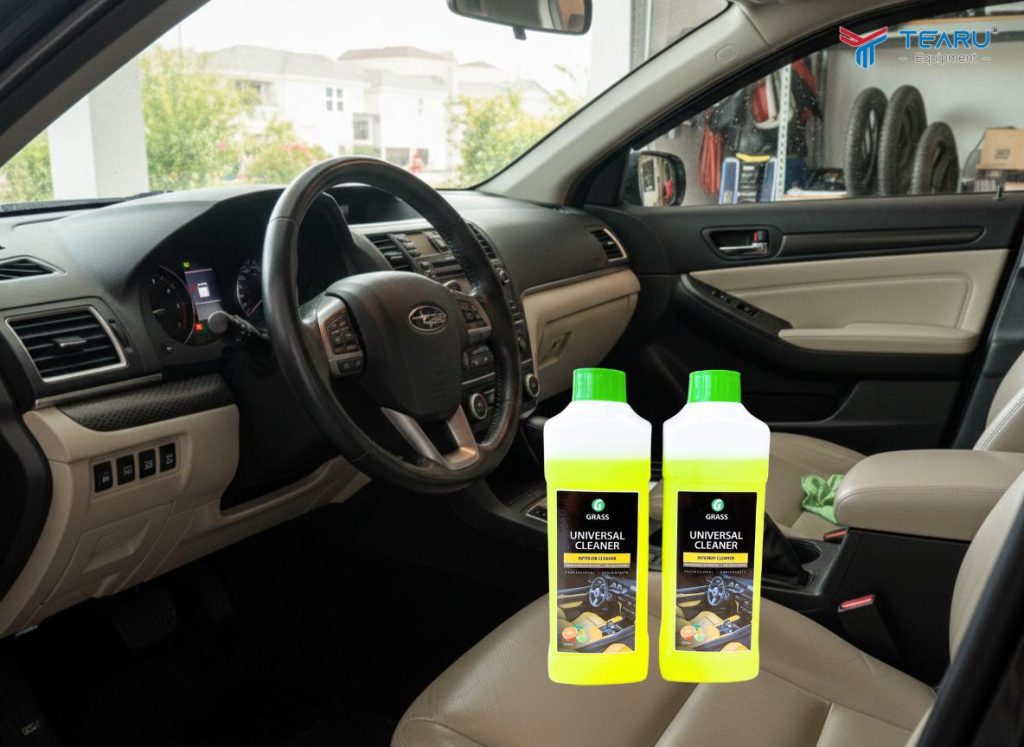 Các Loại Dung Dịch Thường Dùng Trong Tiệm Rửa Xe Hiện Nay 4 Dung dịch vệ sinh nội thất universal cleaner giúp vệ sinh đa năng các chất liệu trong cabin