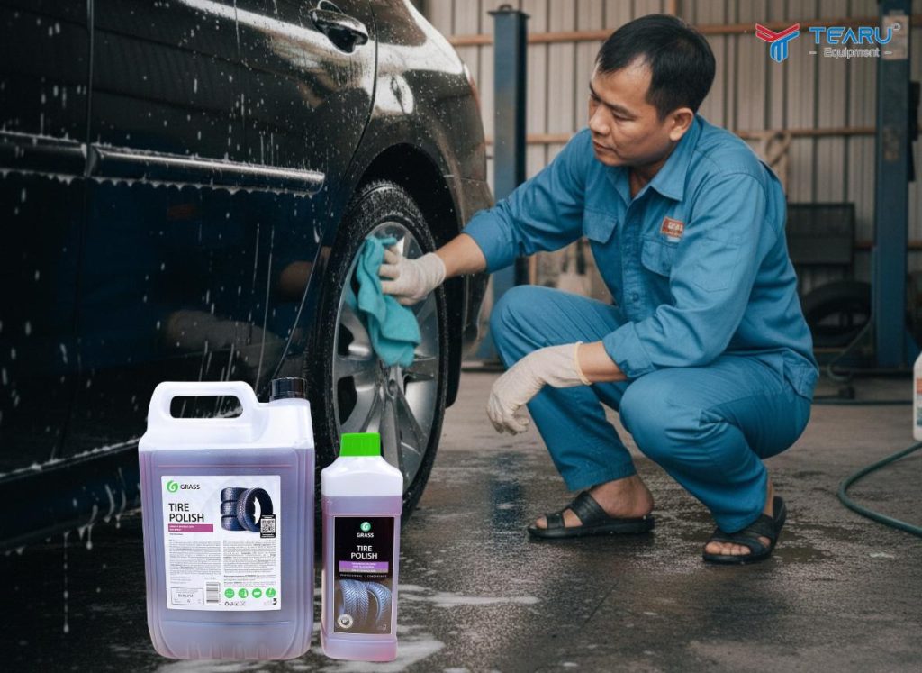 Các Loại Dung Dịch Thường Dùng Trong Tiệm Rửa Xe Hiện Nay 5 Sau khi rửa xe sử dụng dung dịch dưỡng bóng lốp Tire Polish giúp tăng thẩm mỹ cho xe