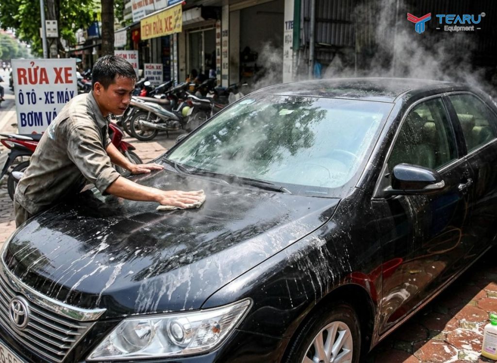 Những Lỗi Kỹ Thuật Nhân Viên Rửa Xe Thường Mắc Phải 3 Rửa xe dưới trời nắng gắt làm bốc hơi nước nhanh để lại các vết cặn trên xe