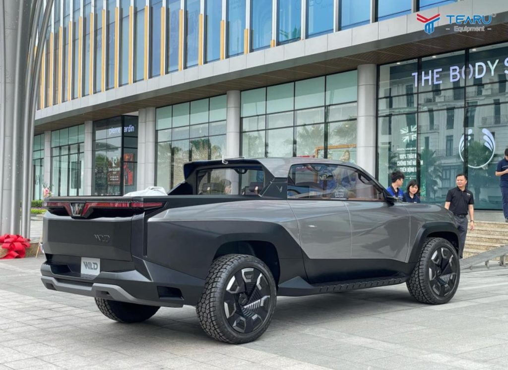 VinFast Sắp Ra Mắt Bán Tải Điện VF Wild Tại Việt Nam? Thông Tin Mới Nhất 2026 3 VF Wild có thể gập hàng ghế sau mở vách ngăn giữa cabin và thùng xe để có thể chở hàng dài dễ dàng