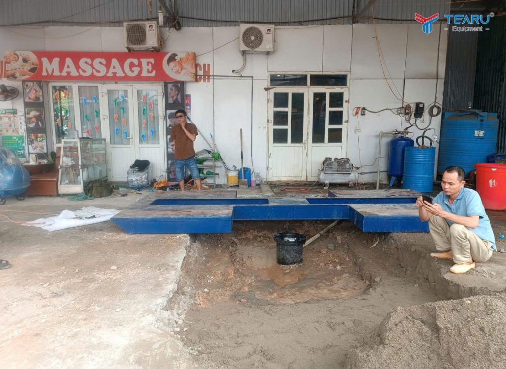 Cầu Nâng Nổi Hay Âm Nền: Nên Chọn Loại Nào Cho Tiệm Rửa Xe? 2 Cầu nâng âm nền thi công phức tạp hơn cầu nâng bàn nổi