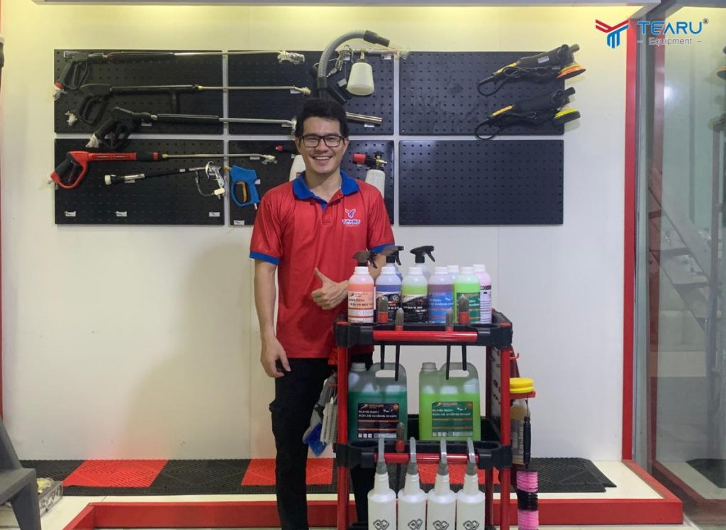 Xe Đẩy Dụng Cụ 3 Tầng Giá Rẻ Tại Đà Nẵng – Lựa Chọn Tối Ưu Cho Garage 3 Thiết kế 3 tầng và nhiều móc treo chắc chắn để được nhiều dụng cụ tiện lợi